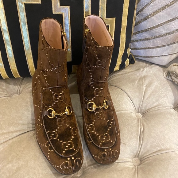 Brown Gucci size 8.5 brown velour rhinestone heel boots - Picture 4 of 7